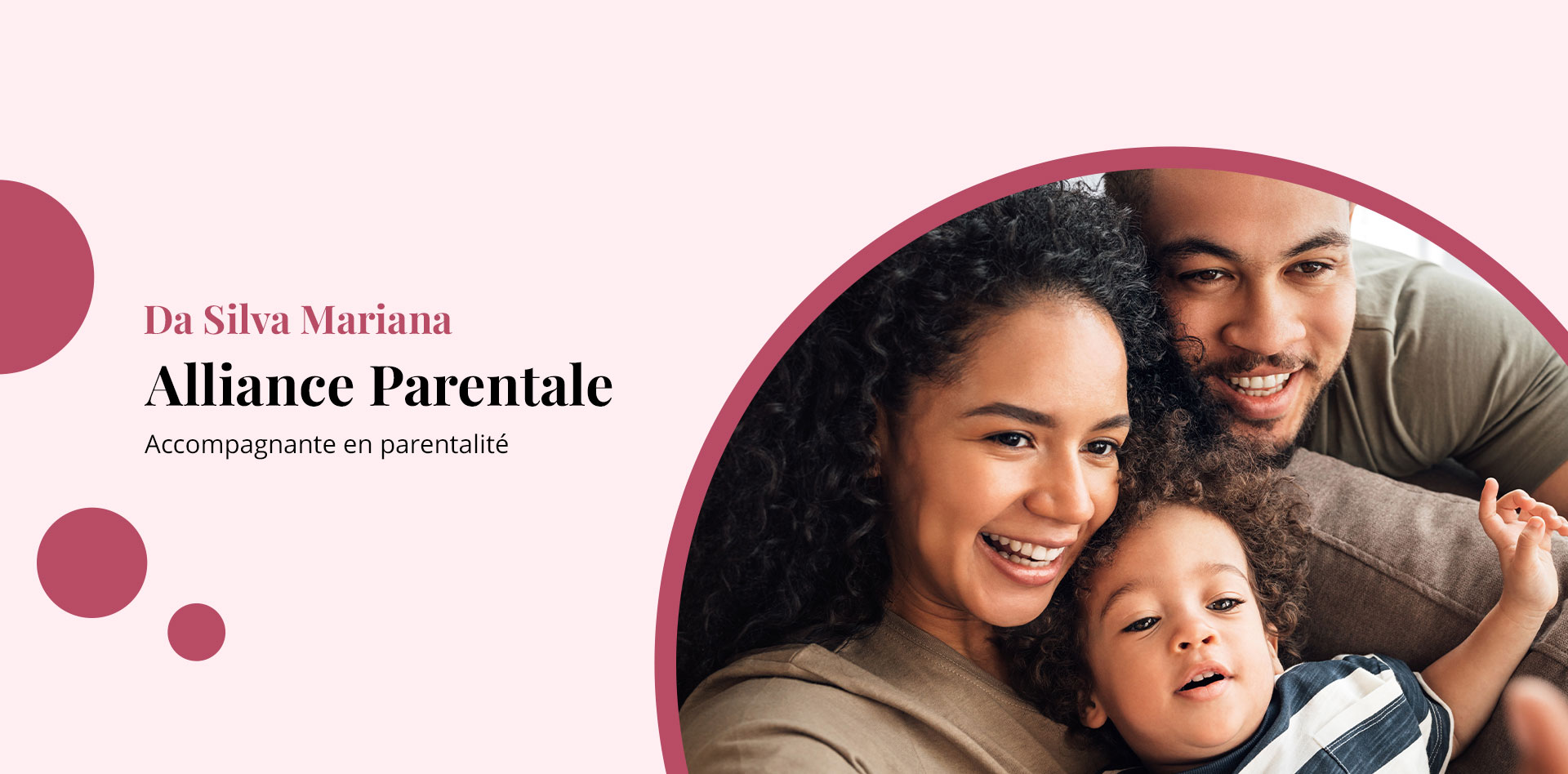 Diapo-02 Famille qui suive un coaching en parentalité