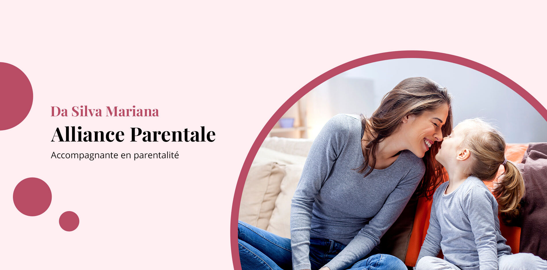 Diapo-03 Une maman qui fait un câlin à sa fille